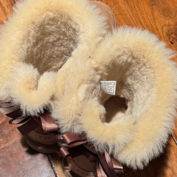 UGG Tan Shearling Boots - Picture 5 of 6